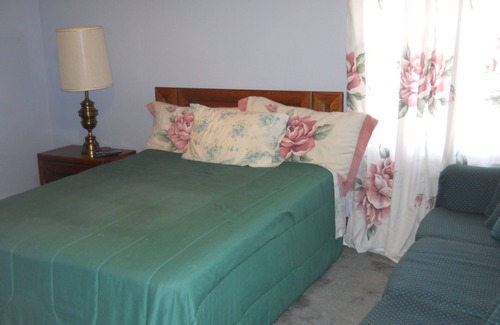 Detroit House | Discover a Cozy Bungalow Just 6 Miles from Downtown Detroit