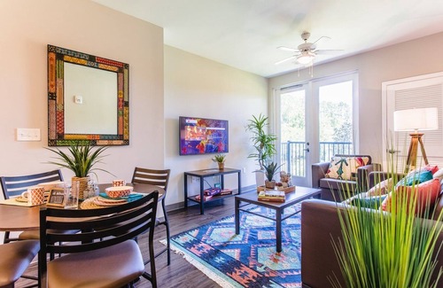 North Northwest Pensacola Apartment | Only 725 a month, shared housing, everything included, month to month.