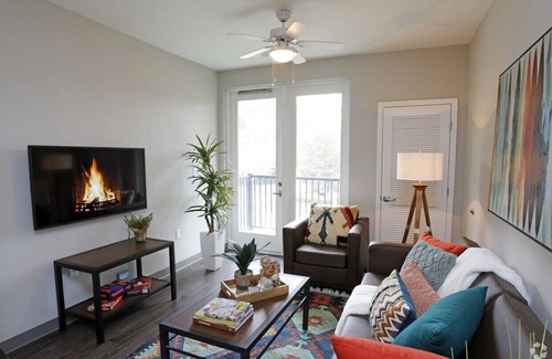 North Northwest Pensacola Apartment | Only 725 a month, shared housing, everything included, month to month.