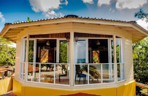 Orange Bay Cottage | Experience Negril's Best at XYE with Ocean Views & Breakfast