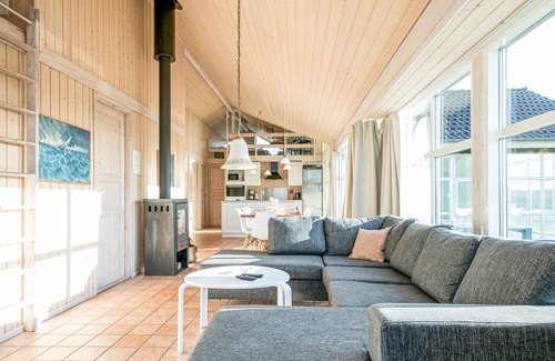 Rødhus House | Only five minutes walk from the beach, on a very large natural plot, lies this vacation home, which