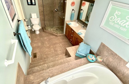 Black Mountain House | Convenient Kelowna Getaway with Spa and Pet Friendly Options