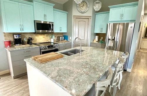 Black Mountain House | Convenient Kelowna Getaway with Spa and Pet Friendly Options