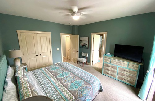 Black Mountain House | Convenient Kelowna Getaway with Spa and Pet Friendly Options