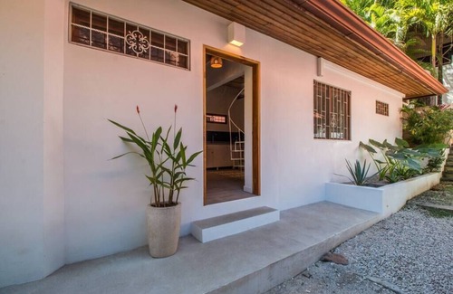 Playa Guiones House | Modern Casita Steps from Surf & Yoga - Guest Rated 9.8