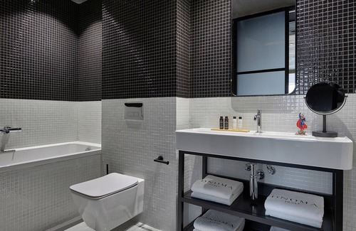 Vardaris Hotel | Elegant ONOMA Hotel: Guest Rated 9/10 with Spa & Pool