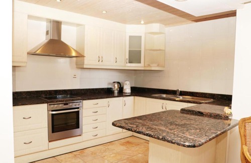 Plattekloof House | Discover Onserus: Pet-Friendly Retreat with Pool and Breakfast