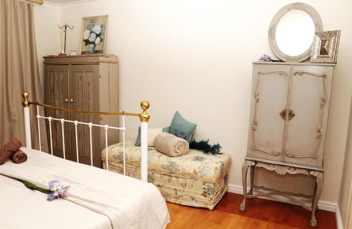 Plattekloof House | Discover Onserus: Pet-Friendly Retreat with Pool and Breakfast