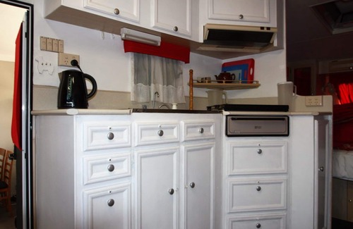 Ledge Point House | Cozy Onsite Van with Ensuite and Pool Access
