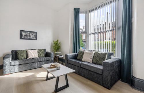 Liverpool House | Onslow House - Air Host & Stay - 5 bed, Sleeps 14