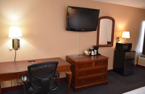 Ontario Hotel | Relax at Ontario Airport Inn: Pool, Spa & Family Friendly