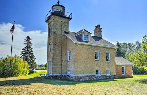 Ontonagon Cottage | Cozy Ontonagon Home w/ Fire Pit - Steps to the Beach!