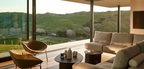 Okitu House | Explore ONYX HOUSE - Family-Friendly Retreat at Wainui Beach