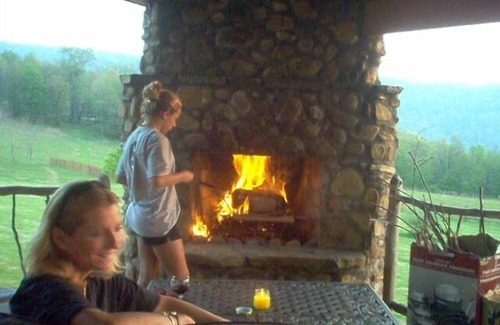 Slaty Fork House | Experience 'Top of the Ridge Cabin' - Pet Friendly & Spa