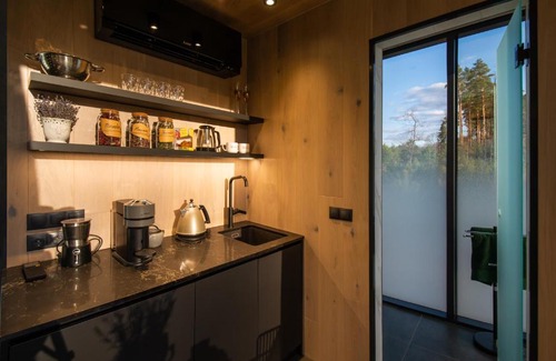 Voru County Apartment | Relaxing ÖÖD Hötels Roosisaare with Private Beach & Sauna