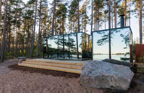 Pyhtaa Apartment | Unique ÖÖD Mirror Houses with Oceanfront Views
