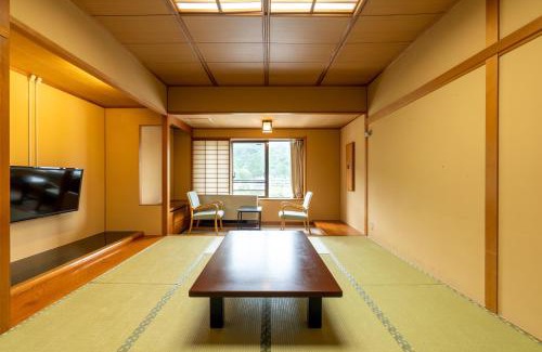 Higashinaruko Onsen Hotel | Inviting Ooedo Onsen Monogatari Kounkaku with Hot Tub Access