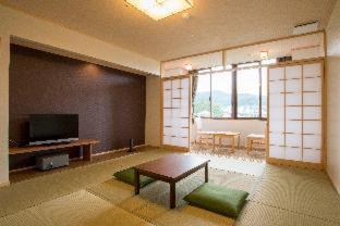 Ureshino Hotel | Relax at Yukai Resort Premium Ureshinokan with Hot Tub Access