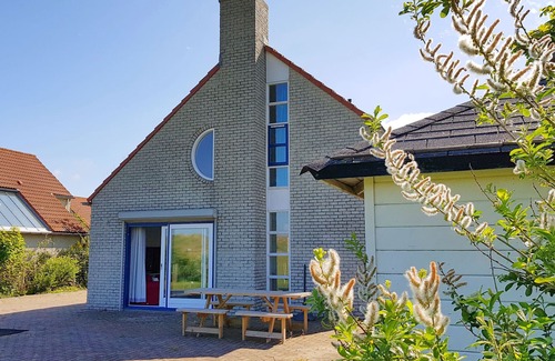 Julianadorp House | Oogduyne 133: Pet-Friendly Villa with Ocean View & Pool