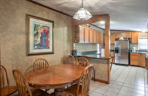 Ooltewah Cottage | Cozy Ooltewah Cabin with Grill, Pool Table & Porch Getaway