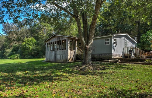 Ooltewah Cottage | Cozy Ooltewah Cabin with Grill, Pool Table & Porch Getaway