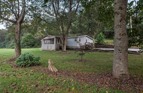 Ooltewah Cottage | Cozy Ooltewah Cabin with Grill, Pool Table & Porch Getaway