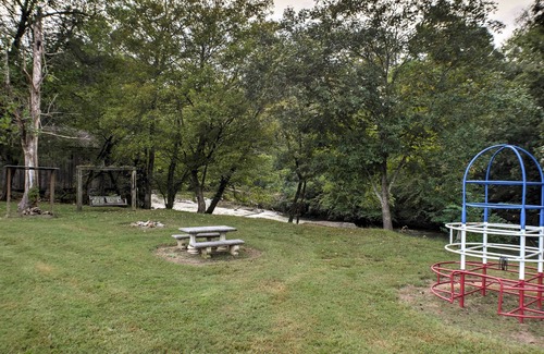 Ooltewah Cottage | Cozy Ooltewah Cabin with Grill, Pool Table & Porch Getaway