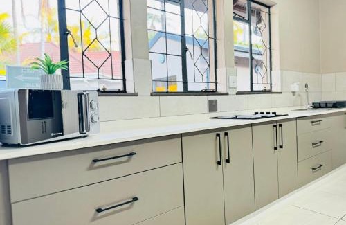 Polokwane Villa | Oost Street: Pet-Friendly 4-Star Hotel with Great Amenities