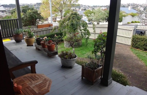 West Launceston House | Oozing character, romantic and cosy for two.