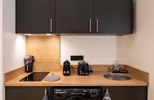 Terreaux - Bat d'argent Apartment | Inviting Opéra 9 Studio with Kitchen and Breakfast Included
