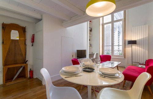 Terreaux - Bat d'argent Apartment | Stylish Opéra Apartment with Family-Friendly Amenities