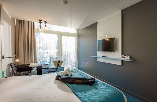 Balaruc-les-Bains Hotel | Discover Opéralia Hôtel Les Pins: Eco-Friendly Retreat