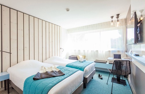 Balaruc-les-Bains Hotel | Discover Opéralia Hôtel Les Pins: Eco-Friendly Retreat