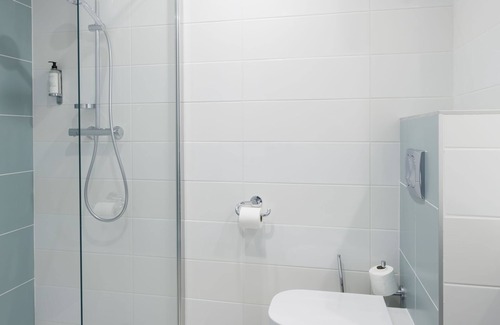 Balaruc-les-Bains Hotel | Discover Opéralia Hôtel Les Pins: Eco-Friendly Retreat