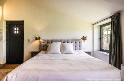 Oudenaarde House | Relaxing Retreat at Op 't Roth 12 with Ocean View & Pool
