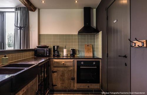 Oudenaarde House | Ideal Getaway at Op 't Roth with Hot Tub & Family Amenities