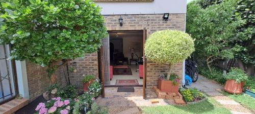 Noordhoek Apartment | Cozy Opal Cottage with Ocean View & Private Beach Access