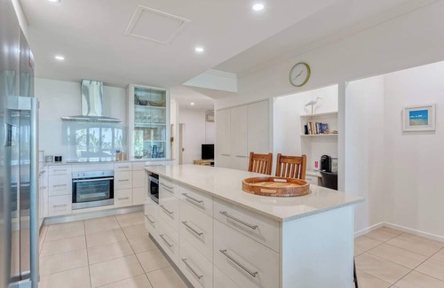 Palm Cove Apartment | Opal Dreams: Beachfront Bliss with Unmatched Guest Rating