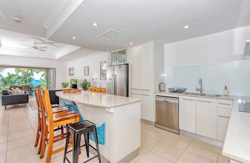 Palm Cove Apartment | Opal Dreams: Beachfront Bliss with Unmatched Guest Rating