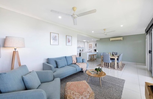 Darwin City Centre Apartment | Top-Rated Opal of Darwin: Breezy Retreat with Pool & Spa