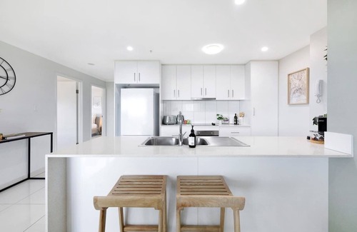 Darwin City Centre Apartment | Top-Rated Opal of Darwin: Breezy Retreat with Pool & Spa