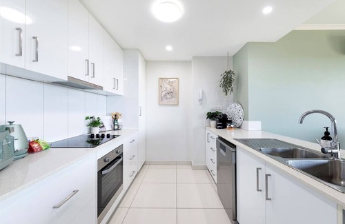 Darwin City Centre Apartment | Top-Rated Opal of Darwin: Breezy Retreat with Pool & Spa