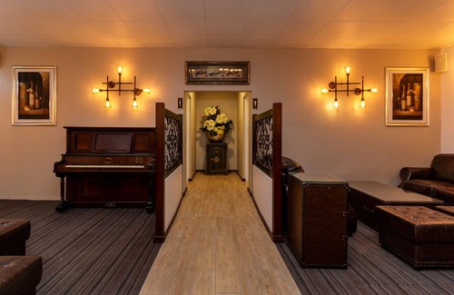 Collinsville Hotel | Discover Opal Ridge Motel: 9.4/10 Guest Rated Getaway