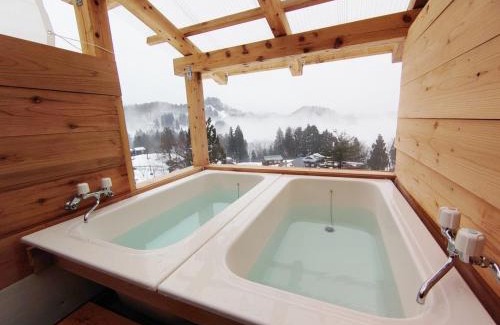 Tokamachi House | Elevated Open-Air Bath Experience at Yomogi House
