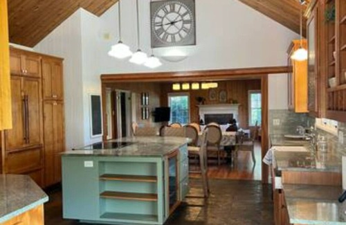 Newberg House | Relaxing Open Air Retreat in Wine Country – 10/10 Rated
