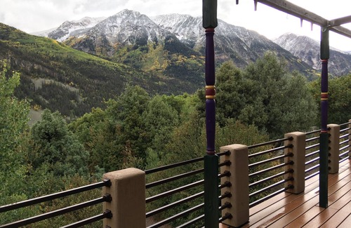 Carbondale House | Experience the Open Airy Retreat on a Scenic Mountaintop