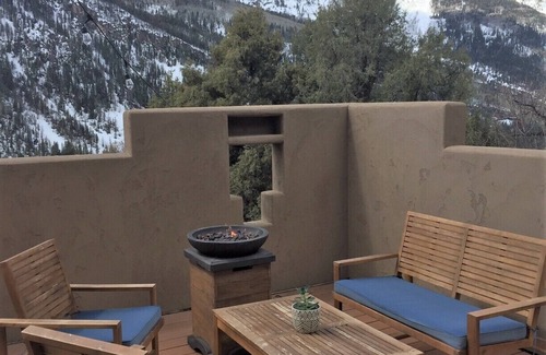 Carbondale House | Experience the Open Airy Retreat on a Scenic Mountaintop