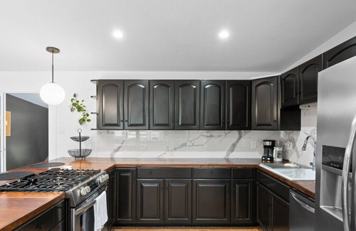 Alta Vista Area House | Open Concept 3 BR/2BA Arvada Mid-century Home