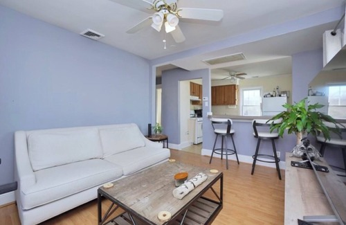 Summit Apartment | Modern Open Concept Apartment with Gym and Pet-Friendly Perks