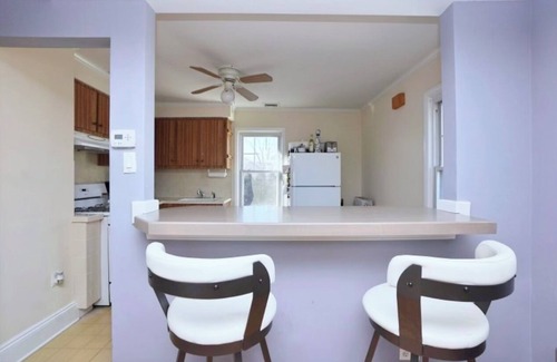 Summit Apartment | Modern Open Concept Apartment with Gym and Pet-Friendly Perks